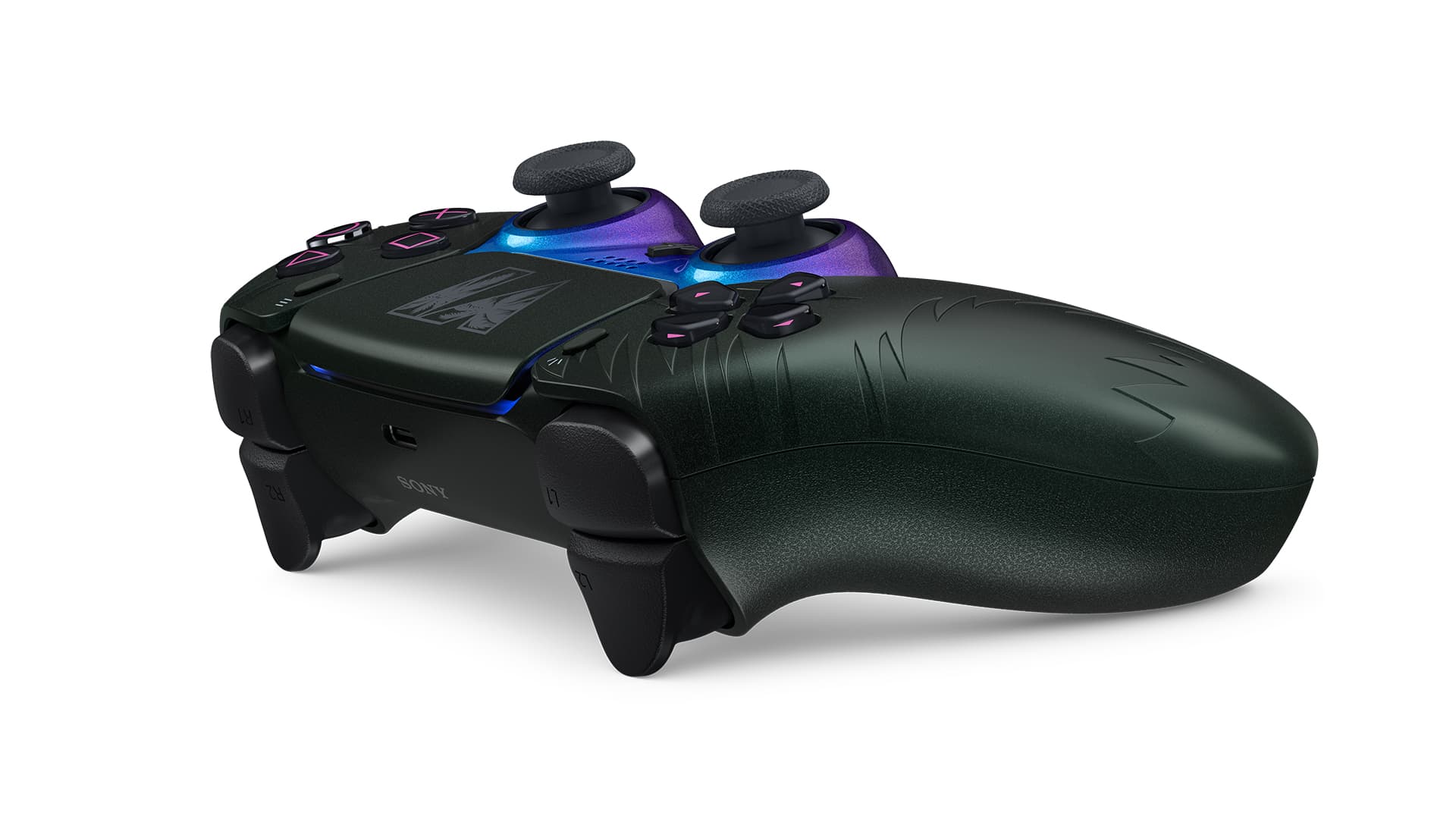 La manette noire GTA VI vue de profil, palmiers gravés sur la poignée