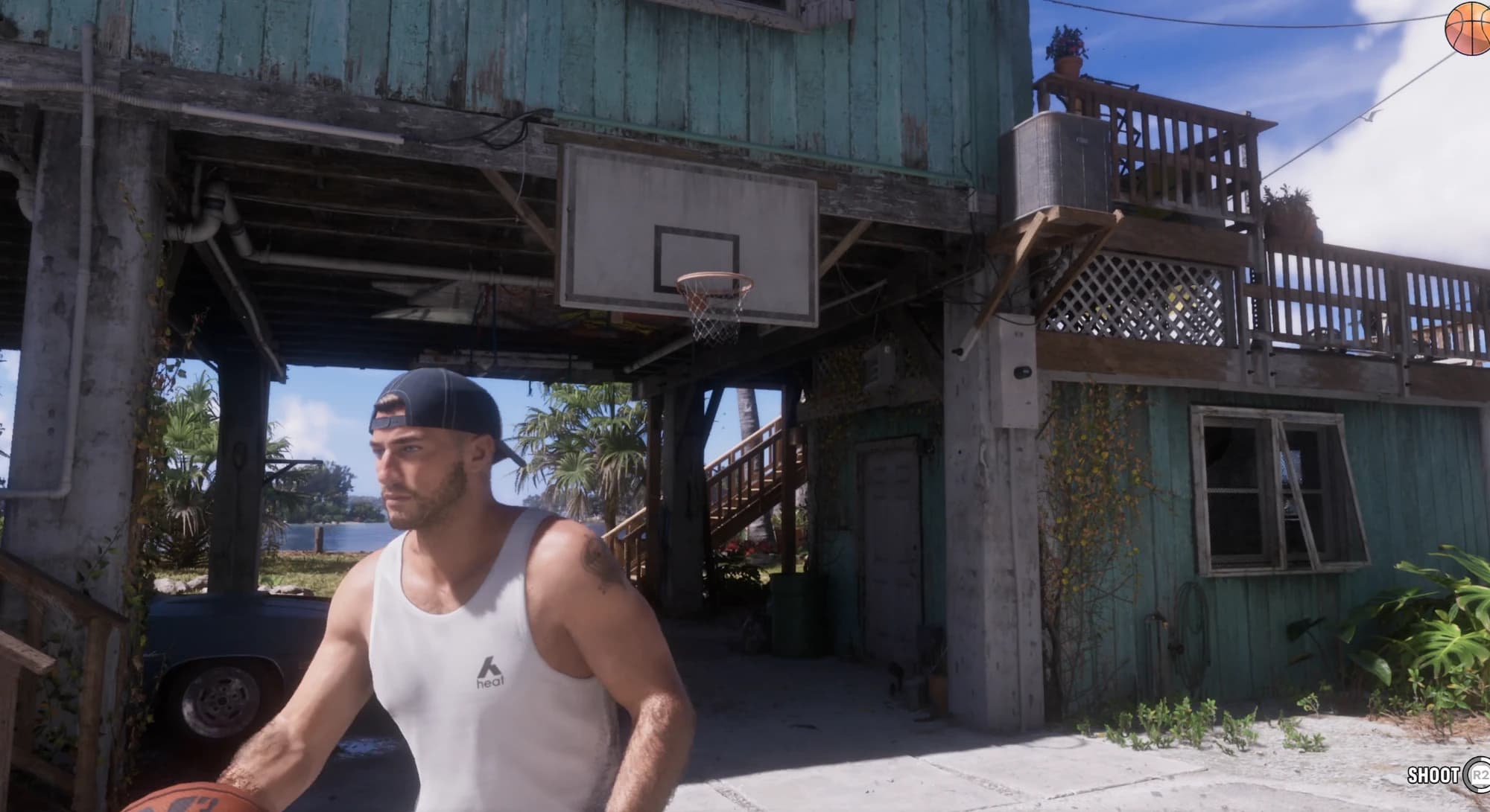 Jason en débardeur blanc avec un ballon de basket sous une maison sur pilotis, Shoot sur la touche R2